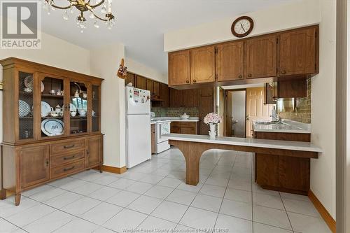 809 Texas Road, Amherstburg, ON - Indoor Photo Showing Kitchen