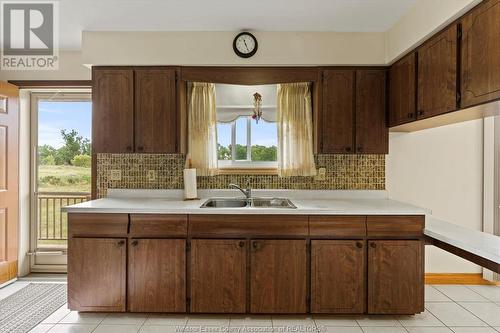 809 Texas Road, Amherstburg, ON - Indoor Photo Showing Kitchen With Double Sink