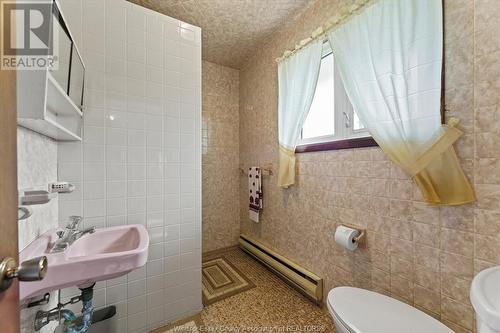 809 Texas Road, Amherstburg, ON - Indoor Photo Showing Bathroom