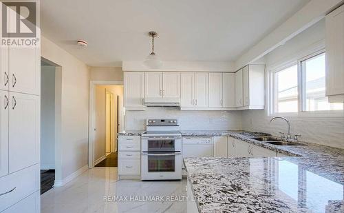 2393 Whaley Drive, Mississauga, ON - Indoor Photo Showing Kitchen With Double Sink