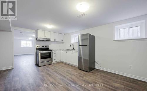 2393 Whaley Drive, Mississauga, ON - Indoor Photo Showing Kitchen