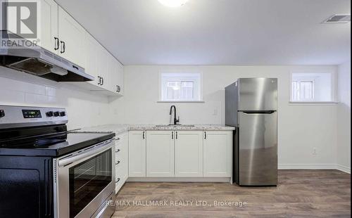 2393 Whaley Drive, Mississauga, ON - Indoor Photo Showing Kitchen