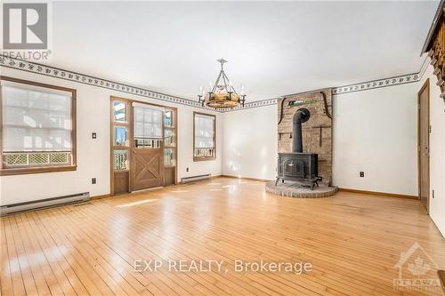 18873 Kenyon Concession 5 Road, North Glengarry, ON - Indoor Photo Showing Living Room With Fireplace