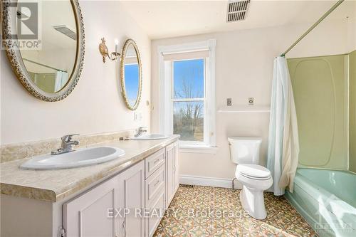 18873 Kenyon Concession 5 Road, North Glengarry, ON - Indoor Photo Showing Bathroom