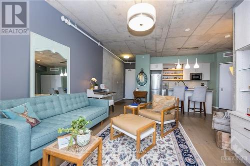 403 - 1000 Wellington Street, Ottawa, ON - Indoor Photo Showing Living Room