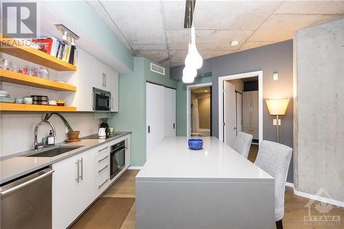 1000 Wellington Street Unit#403, Ottawa, ON - Indoor Photo Showing Kitchen