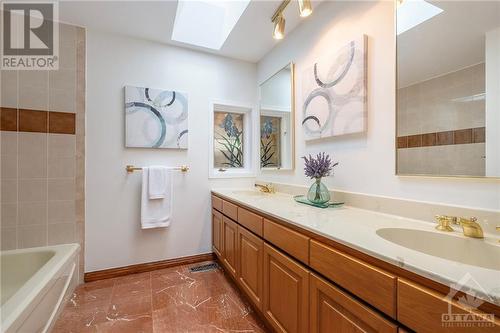 Family Bathroom - 4 Timbercrest Ridge, Ottawa, ON - Indoor Photo Showing Bathroom