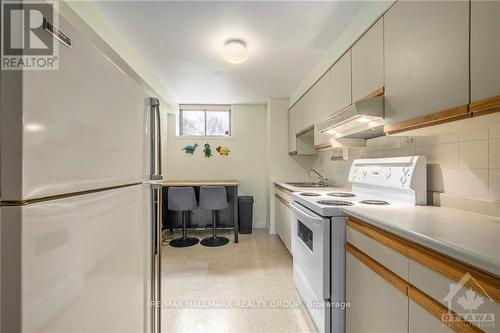 4 Timbercrest Ridge, Ottawa, ON - Indoor Photo Showing Kitchen