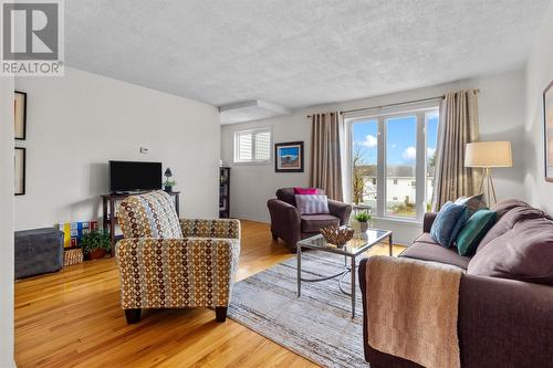 70 Eastaff Street, St. John'S, NL - Indoor Photo Showing Living Room