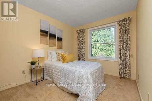 17 Holmes Drive, Caledon, ON - Indoor Photo Showing Bedroom