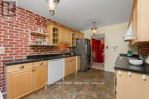 17 Holmes Drive, Caledon, ON - Indoor Photo Showing Kitchen