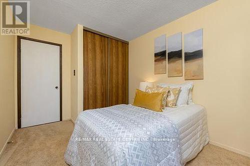 17 Holmes Drive, Caledon, ON - Indoor Photo Showing Bedroom