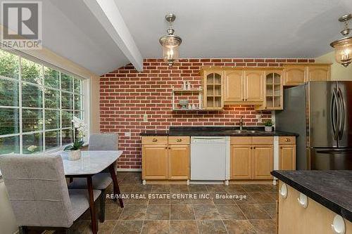 17 Holmes Drive, Caledon, ON - Indoor Photo Showing Kitchen