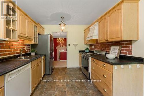 17 Holmes Drive, Caledon, ON - Indoor Photo Showing Kitchen With Double Sink