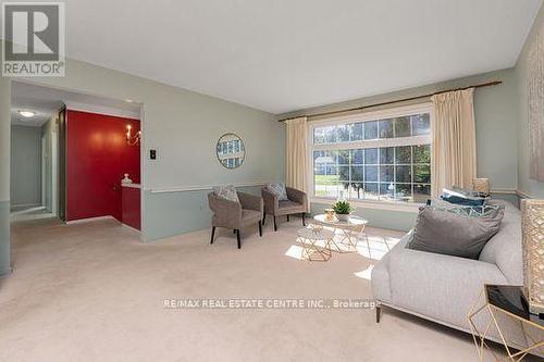 17 Holmes Drive, Caledon, ON - Indoor Photo Showing Living Room