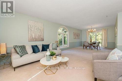 17 Holmes Drive, Caledon, ON - Indoor Photo Showing Living Room