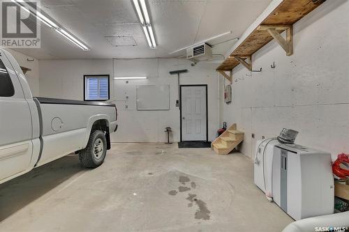 740 Rae Street, Regina, SK - Indoor Photo Showing Garage