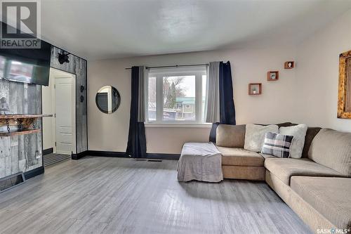 740 Rae Street, Regina, SK - Indoor Photo Showing Living Room