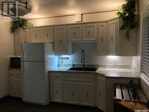 740 Rae Street, Regina, SK - Indoor Photo Showing Kitchen