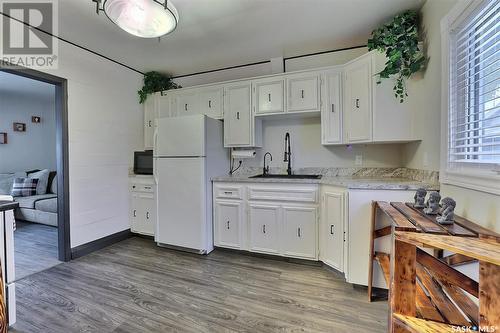 740 Rae Street, Regina, SK - Indoor Photo Showing Kitchen