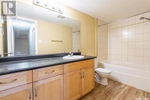 104F 1121 Mckercher Drive, Saskatoon, SK - Indoor Photo Showing Bathroom