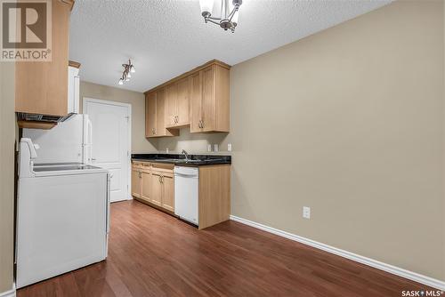 104F 1121 Mckercher Drive, Saskatoon, SK - Indoor Photo Showing Kitchen