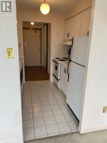 901 - 570 Proudfoot Lane, London, ON - Indoor Photo Showing Kitchen