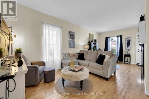 11 Esther Street, Brant, ON - Indoor Photo Showing Living Room