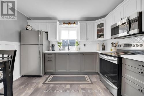 11 Esther Street, Brant, ON - Indoor Photo Showing Kitchen