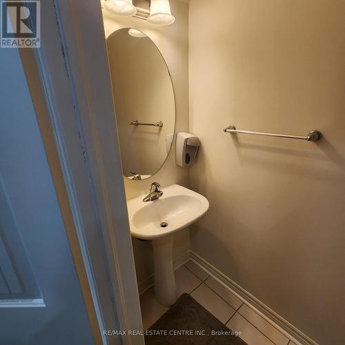 57 Arlington Crescent, Guelph, ON - Indoor Photo Showing Bathroom