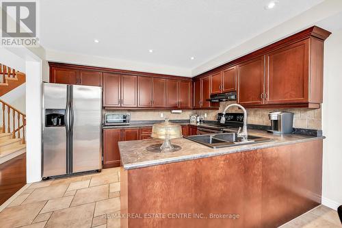 226 Tanglewood Drive, Hamilton, ON - Indoor Photo Showing Kitchen With Double Sink