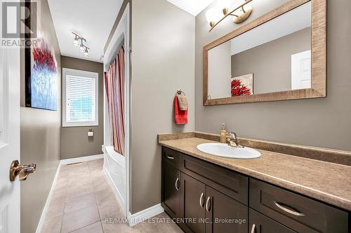 226 Tanglewood Drive, Hamilton, ON - Indoor Photo Showing Bathroom