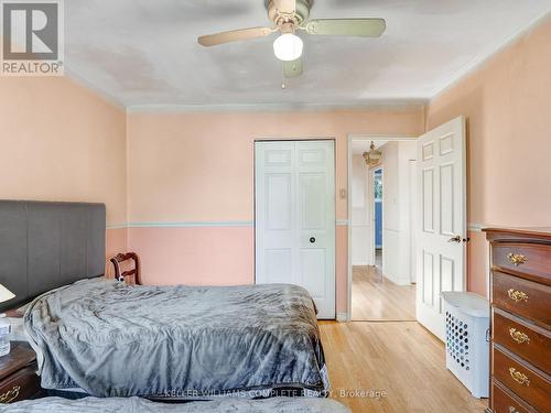 20 Glen Eden Court, Hamilton, ON - Indoor Photo Showing Bedroom