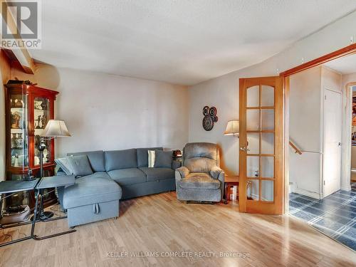 20 Glen Eden Court, Hamilton, ON - Indoor Photo Showing Living Room