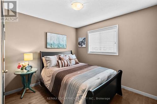 9 - 18 Cedar Street, Grimsby, ON - Indoor Photo Showing Bedroom