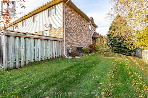 9 - 18 Cedar Street, Grimsby, ON - Outdoor