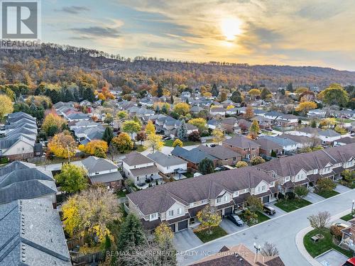 9 - 18 Cedar Street, Grimsby, ON - Outdoor With View