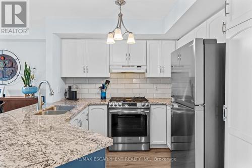 9 - 18 Cedar Street, Grimsby, ON - Indoor Photo Showing Kitchen With Double Sink With Upgraded Kitchen