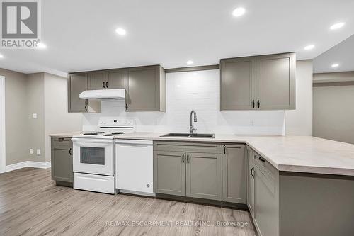 29 Lakeview Lane, Haldimand, ON - Indoor Photo Showing Kitchen With Double Sink