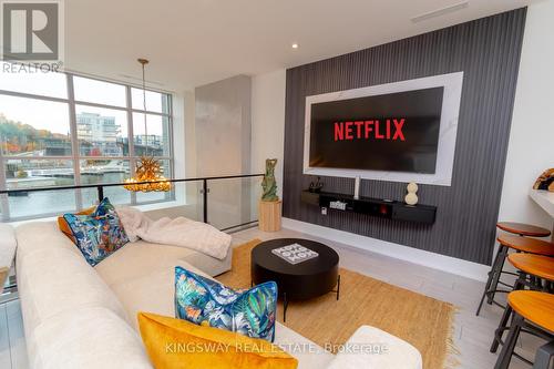 3782 Ferretti Court, Innisfil, ON - Indoor Photo Showing Living Room