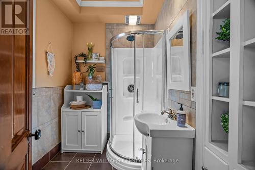 44 Colborne Street, Strathroy-Caradoc (Caradoc), ON - Indoor Photo Showing Bathroom