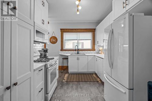 44 Colborne Street, Strathroy-Caradoc (Caradoc), ON - Indoor Photo Showing Kitchen