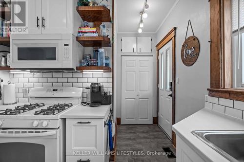 44 Colborne Street, Strathroy-Caradoc (Caradoc), ON - Indoor Photo Showing Kitchen