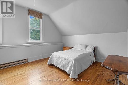 44 Colborne Street, Strathroy-Caradoc (Caradoc), ON - Indoor Photo Showing Bedroom