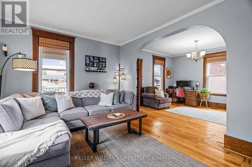 44 Colborne Street, Strathroy-Caradoc (Caradoc), ON - Indoor Photo Showing Living Room