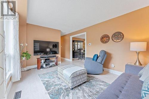 3175 Patrick Crescent, Mississauga, ON - Indoor Photo Showing Living Room