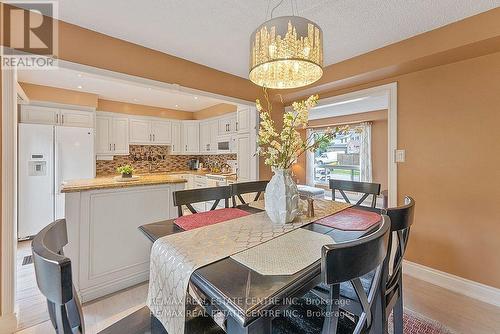 3175 Patrick Crescent, Mississauga, ON - Indoor Photo Showing Dining Room