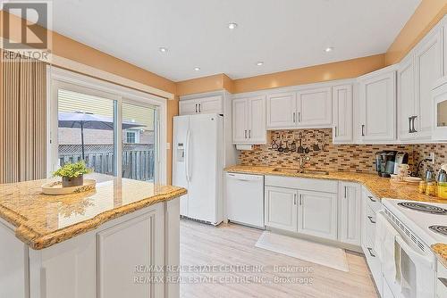 3175 Patrick Crescent, Mississauga, ON - Indoor Photo Showing Kitchen With Double Sink