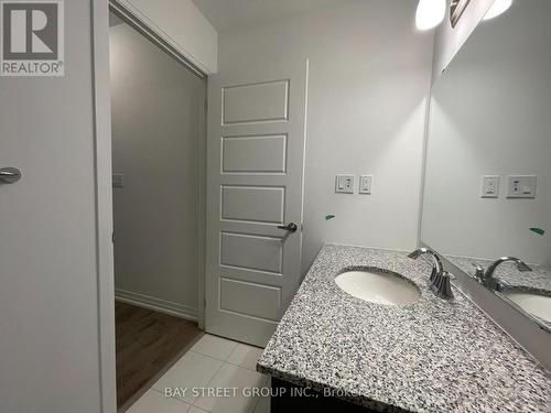 309 - 3265 Carding Mill Trail, Oakville, ON - Indoor Photo Showing Bathroom