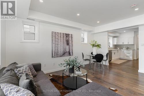 Unit A - 298 South Kingsway S, Toronto, ON - Indoor Photo Showing Living Room